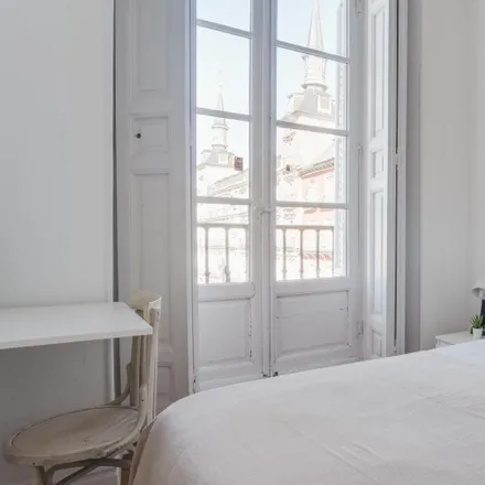 Rent this 5 bed room on Calle de San Cristóbal in 14, 28012 Madrid