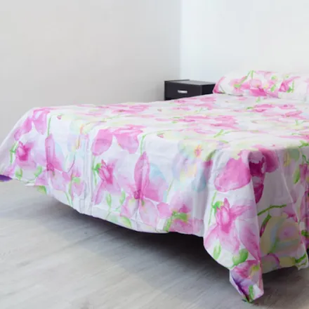 Rent this 3 bed room on Carrer de l'Arquitecte Arnau in 20, 46020 Valencia