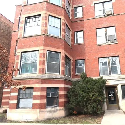 Rent this 6 bed condo on 1352-1356 East Hyde Park Boulevard in Chicago, IL 60615