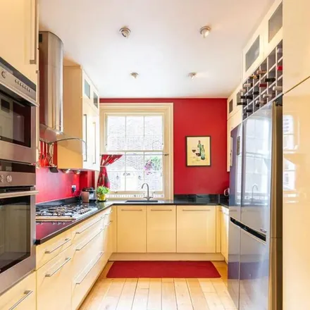 Rent this 4 bed townhouse on 21 Saint Michael's Street in London, W2 1RB