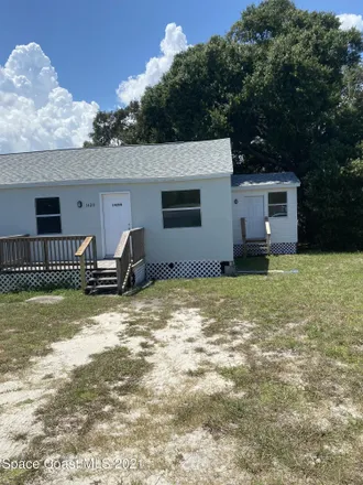 Rent this 2 bed duplex on 1428 Walter Street in Cocoa, FL 32926