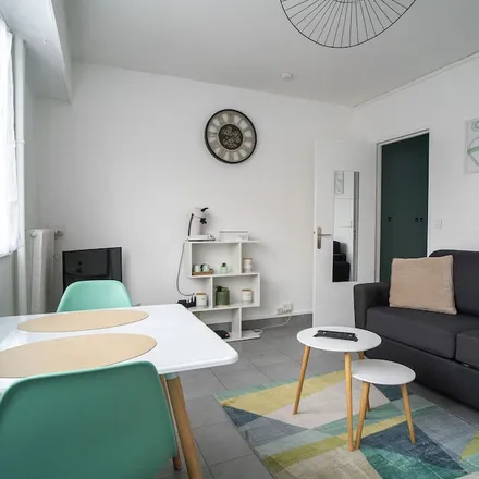 Rent this studio apartment on Montreuil in Seine-Saint-Denis, France