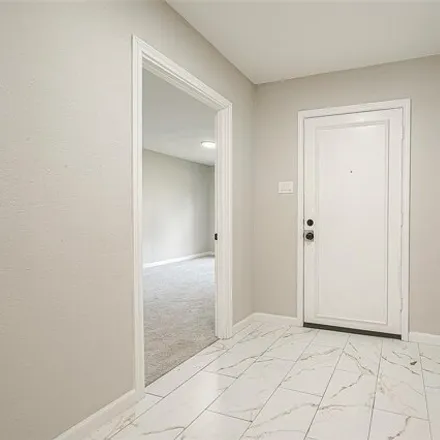 Image 3 - 5477 Lymbar Drive, Houston, TX 77096, USA - House for sale