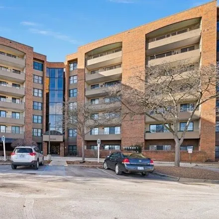 Buy this 2 bed condo on 675 Country Club Drive in Saint Clair Shores, MI 48082