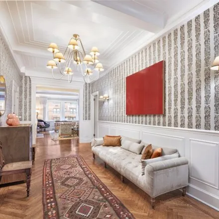 Image 2 - 105 East 90th Street, New York, NY 10128, USA - Apartment for sale