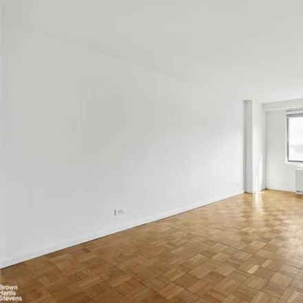 Image 8 - 3671 Hudson Manor Terrace, New York, NY 10471, USA - Apartment for sale
