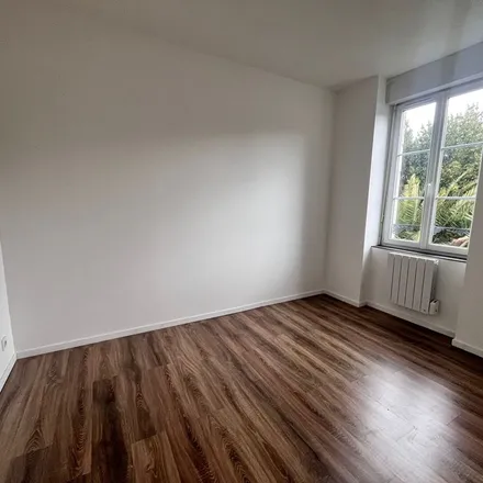 Rent this 2 bed apartment on 8 Rue François Mitterrand in 56300 Pontivy, France