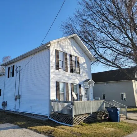 Buy this studio house on 1st Street in Manistee, MI 49626