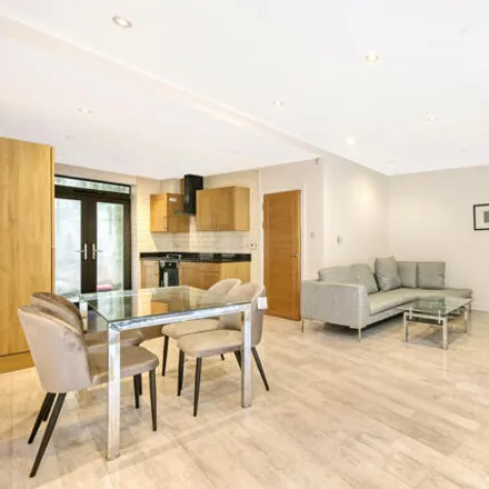 Image 3 - 17 Clemence Street, London, E14 7TR, United Kingdom - Townhouse for sale