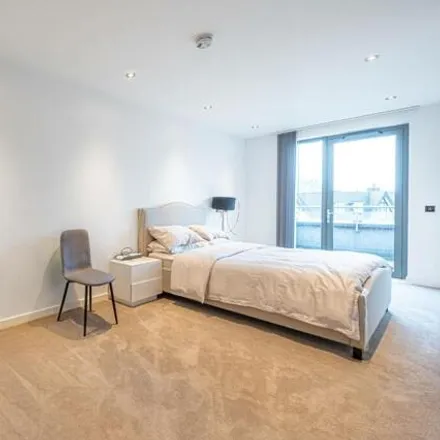 Image 5 - Cascades Apartments, Barnet, London, Nw3 - Apartment for sale