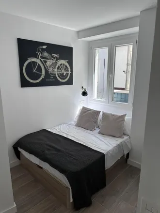 Rent this 9 bed room on Calle de Tetuán