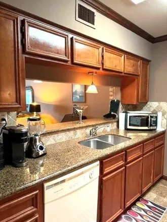 Image 2 - 2753 Bellefontaine Street, Houston, TX 77025, USA - Condo for sale