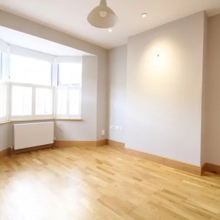 Rent this 4 bed apartment on Parkgate Road in Reigate, RH2 7LB