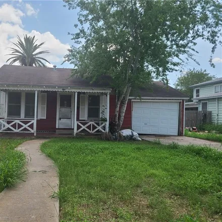 Buy this 3 bed house on 916 East Fulton Street in Sinton, TX 78387