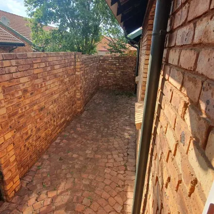 Image 7 - Edinburgh Avenue West, Clubview East, Centurion, 0014, South Africa - Townhouse for rent