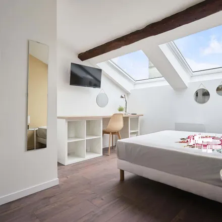 Rent this 4 bed room on 14 Rue du Lieutenant Henri Crépin in 54100 Nancy, France
