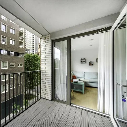 Image 9 - South Garden Point, Sayer Street, London, SE17 1FE, United Kingdom - Apartment for rent