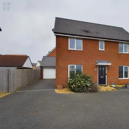 Buy this 3 bed house on Collington Road in Buckinghamshire, HP18 1AD