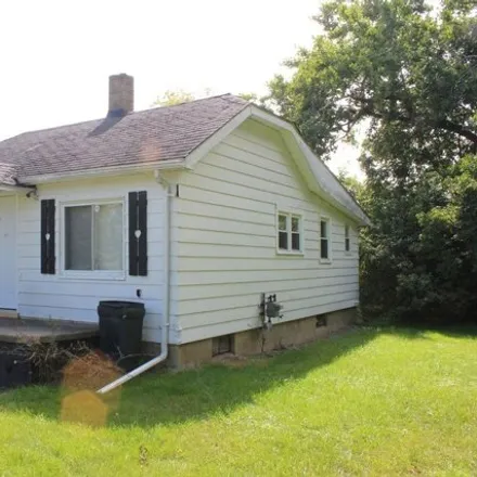 Rent this 2 bed house on 2441 Hatherly Avenue in Flint, MI 48504