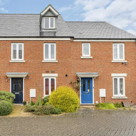 Buy this 3 bed townhouse on Ascot Way in Chesterton, OX26 1AG