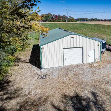 Buy this studio house on 6906 Roachtown Road in Roachtown, Saint Clair County