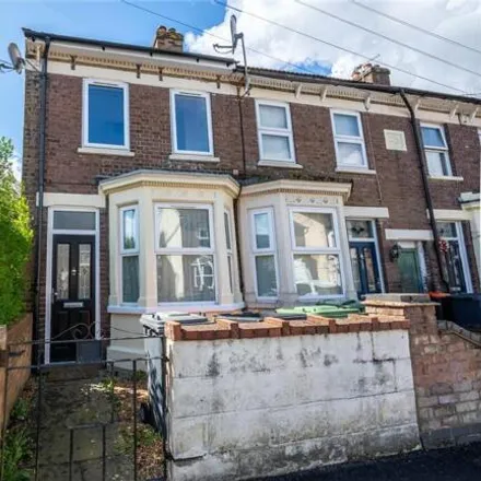 Buy this 2 bed house on Victoria Street in Dunstable, LU6 3BB