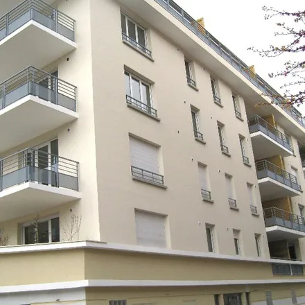 Image 4 - Lafarge, Rue du Commandant Lenoir, 38600 Fontaine, France - Apartment for rent