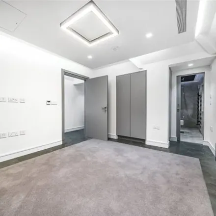 Image 2 - 8 Beech Hill Avenue, London, EN4 0LW, United Kingdom - Apartment for rent