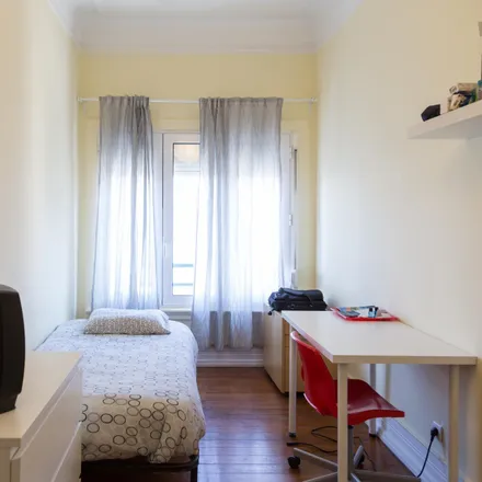Rent this 7 bed room on Pizza Hut in Avenida João XXI, 1000-081 Lisbon
