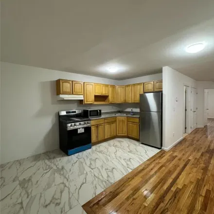 Rent this 3 bed apartment on 1051 East 226th Street in New York, NY 10466