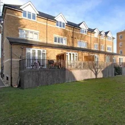 Image 8 - Alexandra Road, Charlton, TW15 1SG, United Kingdom - Apartment for rent