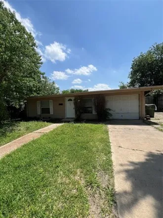 Rent this 3 bed house on 918 Lavista Drive in Garland, TX 75040