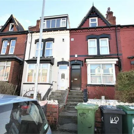 Rent this 5 bed townhouse on 37 Brudenell Mount in Leeds, LS6 1HT