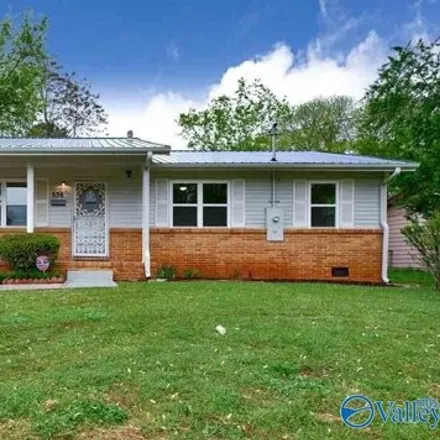 Rent this 3 bed house on 590 Eastbrook Drive Northwest in Kildere Estates, Huntsville