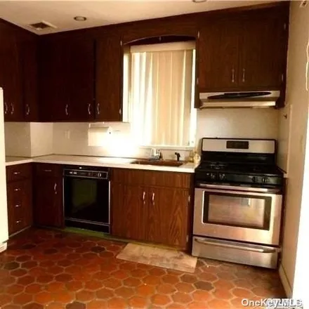 Image 3 - 36-22 201st Street, New York, NY 11361, USA - House for sale