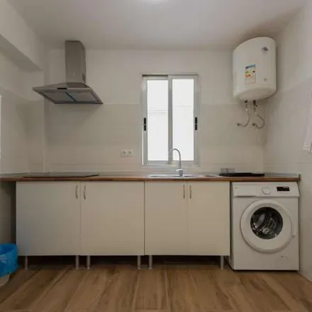 Image 3 - Carrer del Riu Tajo, 28, 46011 Valencia, Spain - Apartment for rent
