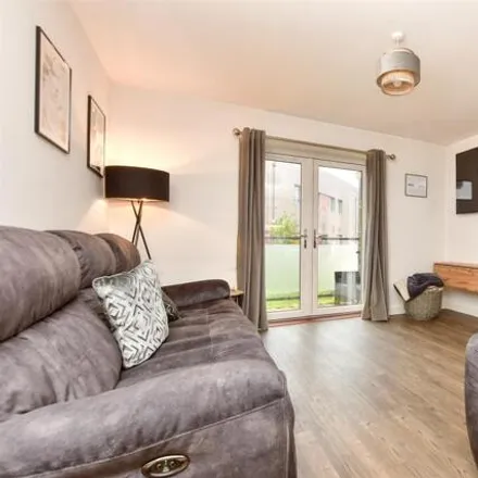 Image 2 - Atherstone Heights, Crendon Park, Southborough, TN4 0BE, United Kingdom - Apartment for sale