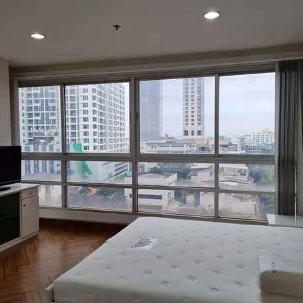 Rent this 2 bed apartment on Mikawa Coffee in Phaya Thai Road, Ratchathewi District