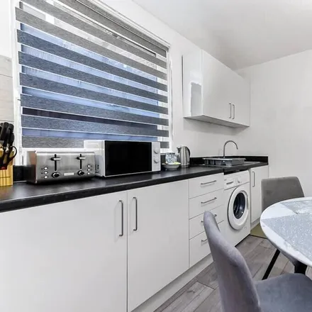 Image 2 - London, SW11 2RD, United Kingdom - Apartment for rent