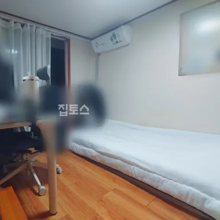 Rent this 2 bed apartment on 서울특별시 송파구 송파동 112