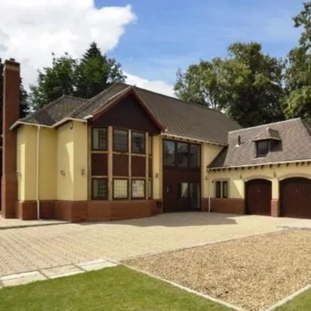 Rent this 6 bed house on Tinacre Hill in Tettenhall Wood, WV6 8DB
