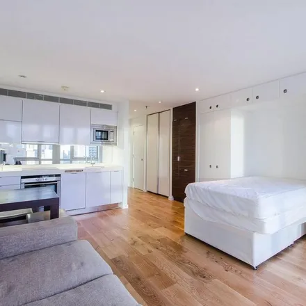 Image 2 - New Providence Wharf, 1 Fairmont Avenue, London, E14 9JA, United Kingdom - Apartment for rent