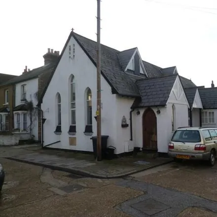 Rent this 2 bed room on Manor Park Road in London, BR4 0JY