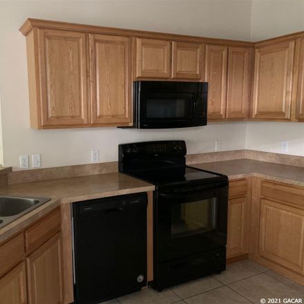 Rent this 1 bed apartment on NW 10th St in Gainesville, FL