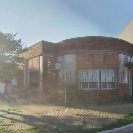 Buy this 4 bed house on Sáenz Peña 655 in 1826 Lanús Oeste, Argentina