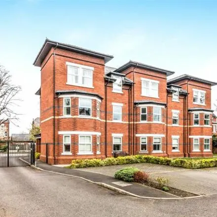 Image 1 - Holmefield, Sale, M33 3AN, United Kingdom - Apartment for sale