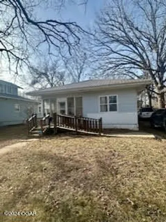 Image 2 - 1233 North Cedar Street, Nevada, MO 64772, USA - House for sale