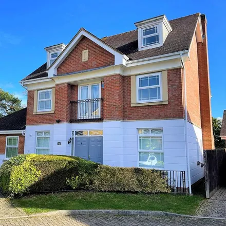 Rent this 5 bed house on Durham Drive in Deepcut, GU16 6GG