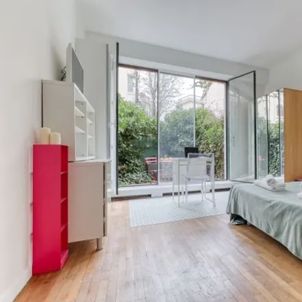 Rent this studio apartment on 34 Rue de Longchamp in 92200 Neuilly-sur-Seine, France