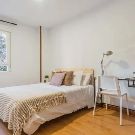Rent this 4 bed room on Madrid in Calle del Camino de los Vinateros, 55